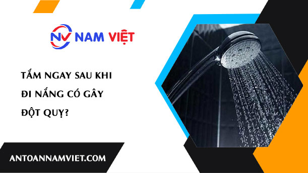 Tắm ngay sau khi đi nắng có gây đột quỵ?