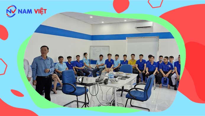 Một buổi đào tạo an toàn lao động với các nhân viên tham gia học tập